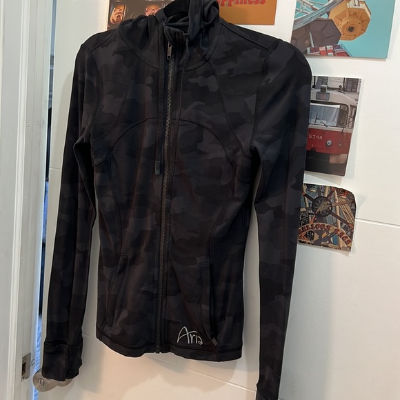 LuluLemon matching set limited edition black cameo Aria set - Picture 10 of 11